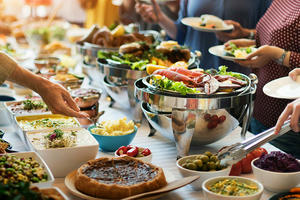 Câu chuyện kinh doanh: Buffet và bài toán kinh tế "siêu lợi nhuận", ứng dụng tâm lý học để thay đổi hành vi người dùng