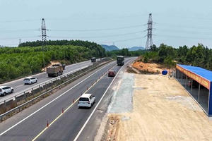 Điểm dừng, đỗ xe trên đường cao tốc có diện tích tối thiểu 500 m2