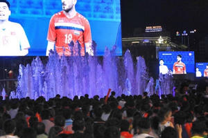 Dịch vụ thuê máy chiếu “cháy hàng” trước trận Việt Nam - Hàn Quốc