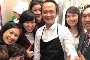 Tỷ phú mặc tạp dề