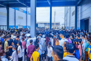 Hàng ngàn công nhân Luxshare-ICT Việt Nam đình công phản đối chính sách lương thưởng