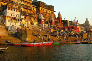 Varanasi - thành phố tâm linh bên bờ sông Hằng "xưa hơn lịch sử, cổ hơn truyền thống, cũ hơn cả huyền thoại"
