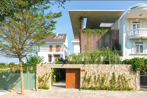 "Ngôi nhà nhiệt đới" tràn ngập ánh sáng giữa lòng Nha Trang