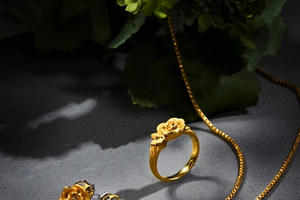 Quà trang sức dành tặng mẹ nhân mùa Vu Lan