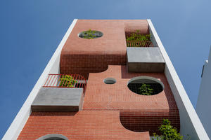 "Đà Nẵng house" - Ngôi nhà ống với thiết kế gạch nung ấn tượng