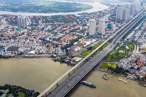 Bùng nổ trung tâm mua sắm ở rìa Sài Gòn