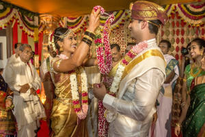 Tập tục kì lạ khắp năm châu: Cô dâu bị nhà chồng đánh tới chết vì không có đủ của hồi môn theo yêu cầu