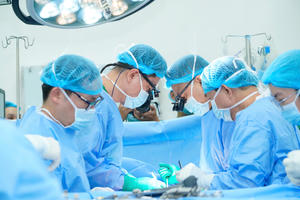 Ca ghép tim xuyên đêm tại Bệnh viện Đại học Y Dược TP. Hồ Chí Minh: Cuộc chạy đua sinh tử khép lại năm 2025