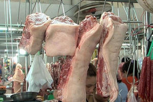 Giá thịt lợn tăng cao: Cần làm rõ có hiện tượng “găm” hàng hay không?