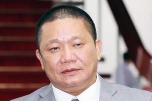 Điều gì đã biến ông Lê Phước Vũ thành "Chúa Chổm", kéo sụt 70% lợi nhuận của Hoa Sen sau khi lãi nghìn tỷ?