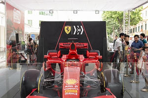 Chiêm ngưỡng siêu xe F1 Ferrari ngay tại Hồ Gươm