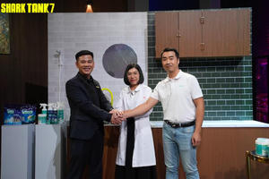Shark Tank Việt Nam mùa 7: Shark Thái xuất chiêu, cạnh tranh với dàn 'cá mập' kì cựu', chốt deal đầu tiên khi tham gia 'bể cá mập'  