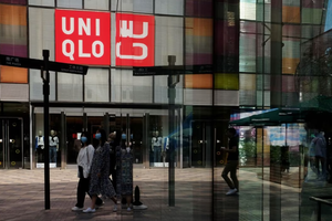 Uniqlo Nhật Bản tăng 40% lương cho nhân viên trong đầu năm mới