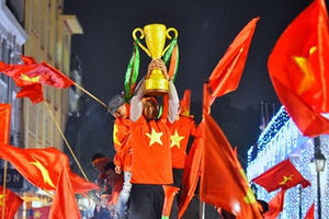 Khách sạn Sài Gòn cháy phòng, hàng quán bán xuyên đêm vì cúp vàng AFF