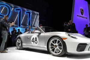 Nhiên liệu điện tử "hydro xanh" của Porsche biến xe chạy xăng thành những chiếc ô tô sinh thái