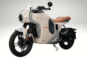 Quyết tâm không để bị tụt lại phía sau, Honda phát triển mẫu xe điện có thể thay pin tại trạm sạc dễ dàng như đi đổ xăng