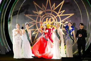 Mãn nhãn với siêu sự kiện 'Reborn - Tái sinh để tỏa sáng 2024' tri ân nhà phân phối trị giá hàng tỷ đồng của Huyền Phi Wellness & Cosmetics