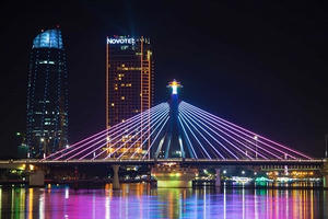 Thủ phủ miền Trung: Doanh nghiệp lữ hành “đỏ mắt” tìm chỗ chơi đêm cho khách