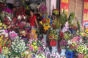 Thị trường hoa tươi sôi động, giá tăng mạnh dịp 20/11