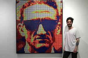 Anh chàng 24 tuổi kiếm được hàng nghìn USD nhờ lắp ráp khối rubik thành bức chân dung nghệ thuật