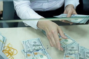 Vì sao giá USD nhảy vọt?