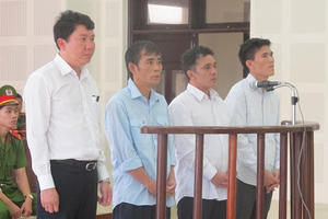 Đà Nẵng: Vụ lật tàu trên sông Hàn bị hoãn xét xử vì vắng người bị hại