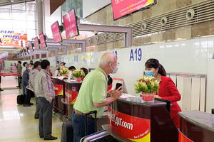 Giá vé máy bay tăng cao, có chặng đắt gấp 2 lần 