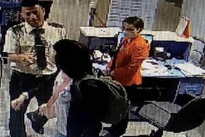 Nữ hành khách cắn nhân viên hàng không bị xử phạt 7,5 triệu đồng