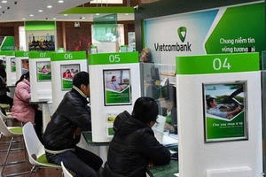 Các ngân hàng đồng loạt giảm lãi suất cho vay, hỗ trợ chống dịch Covid-19