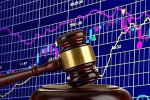 Nhiều cổ phiếu bị đình chỉ giao dịch, có thành viên cuối cùng trong “họ FLC”