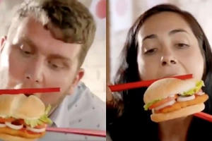 Burger King bị cáo buộc phân biệt chủng tộc khi đăng clip ăn hamburger bằng đũa 'kiểu Việt Nam'