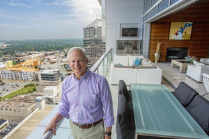 Đầu tư từ năm 14, bỏ Đại học: Quá trình xây dựng đế chế bất động sản 2,9 tỷ USD của tỷ phú Roy Carroll 