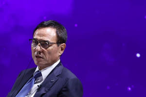 CEO của Suntory Holdings từ chức sau cáo buộc sử dụng chất cấm