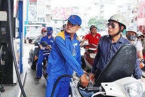 Giá xăng ngày mai có thể tiếp tục giảm sâu