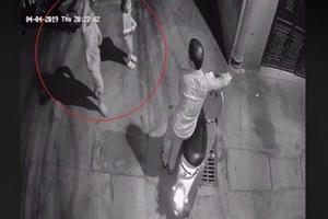 Công an xác minh nghi án 2 bé gái bị người đàn ông dâm ô trong hẻm tối ở Hà Nội