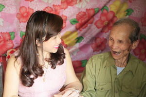 Từ cô gái nghèo người dân tộc trở thành doanh nhân thành đạt nhờ nỗ lực bản thân