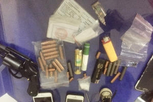 Mang súng và ma tuý “dạo Tết”, bị cảnh sát tóm gọn