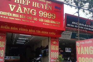 Trộm dỡ mái tôn, đột nhập vào tiệm vàng lấy tài sản khoảng 1,8 tỷ cùng đầu thu camera