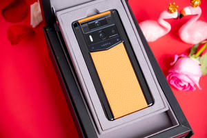 Nam doanh nhân tiết lộ lý do chọn Vertu tặng bạn gái ngày Valentine