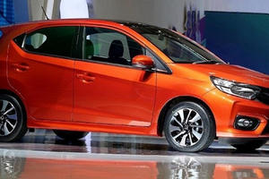 Ô tô giá 500 triệu đồng chạy đua giảm giá, nhiều mẫu "hot" lập đáy mới