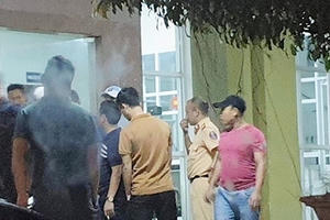 Bắn chỉ thiên giải cứu hai cảnh sát bị vây đánh tại quán karaoke