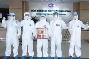 Niềm tin qua những lá phiếu từ “ổ dịch” COVID-19 Bệnh Nhiệt đới Trung ương cơ sở 2