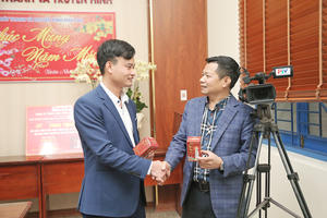 Công ty Bảo Trí phối hợp Nhà thuốc Minh Châu tặng Viên thảo mộc Thiên Việt An cho Đài Phát thanh và Truyền hình tỉnh Phú Thọ 