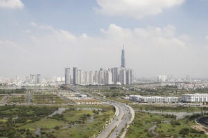 Tiềm ẩn rủi ro với 12,7 tỷ USD dư nợ tín dụng bất động sản ở TP HCM