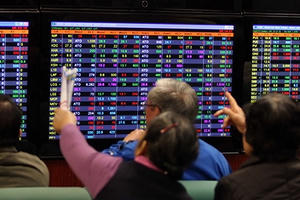 Nhà đầu tư cá nhân bị phạt nửa tỷ đồng do thao túng cổ phiếu