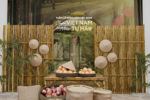 Lần đầu tiên Bộ Công Thương kết hợp nghệ sĩ livestream tiêu thụ gạo ST 25
