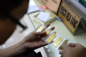 Giá vàng SJC lần đầu vượt mốc 59 triệu đồng/lượng
