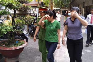 Hai phụ nữ giả danh công an lừa hơn 400 triệu đồng