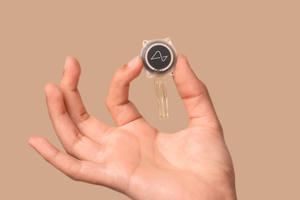 Người đầu tiên cấy chip Neuralink vào não có thể chơi game trên laptop bằng ý nghĩ