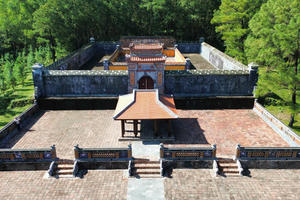 Đề xuất tháo dỡ 2 công trình xâm phạm di tích lăng vua Thiệu Trị